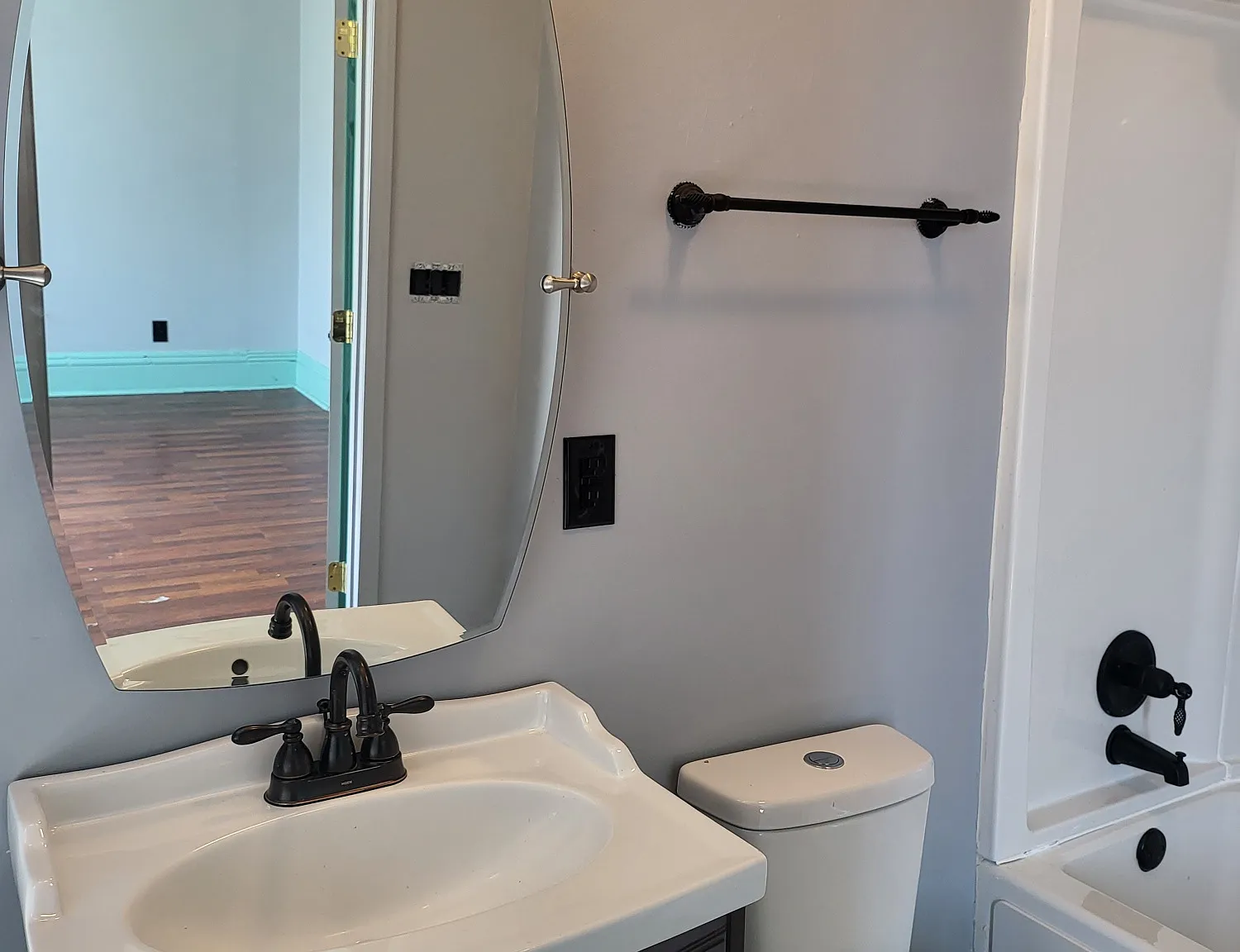 2 bed, 2.5 bath, 1100 sqft, $1,050 — Photo 1