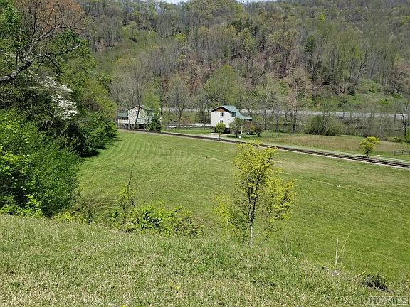 2nd image of 871 Hornet Dr