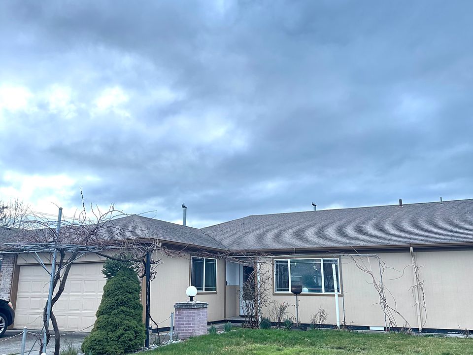 1st image of 1075 NE Country Club Ave #1075
