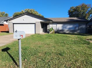 1120 W School Ct, Claremore, OK 74017