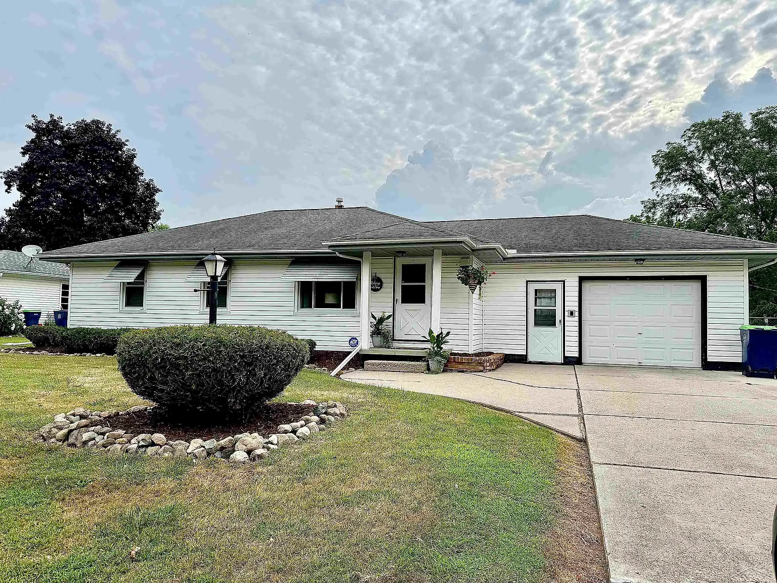 1129 Pacelli St photo 1