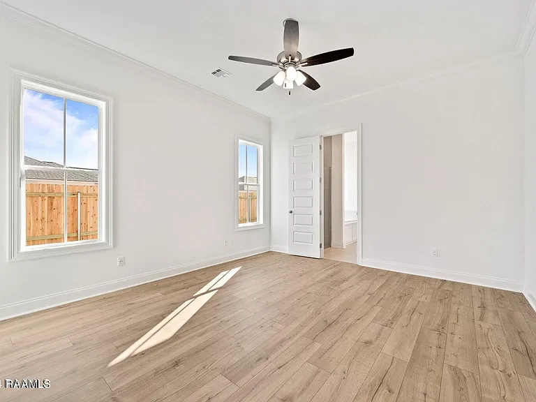 128 Oak Village Dr — Photo 24