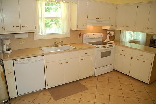 4th image of 122 Grandview Ave