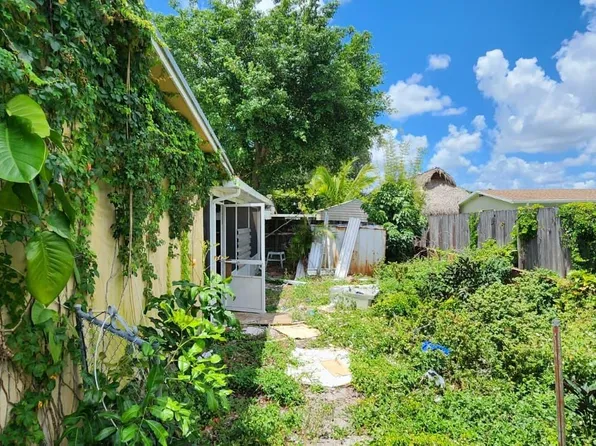 9401 NW 19th St, Hollywood, FL 33024
