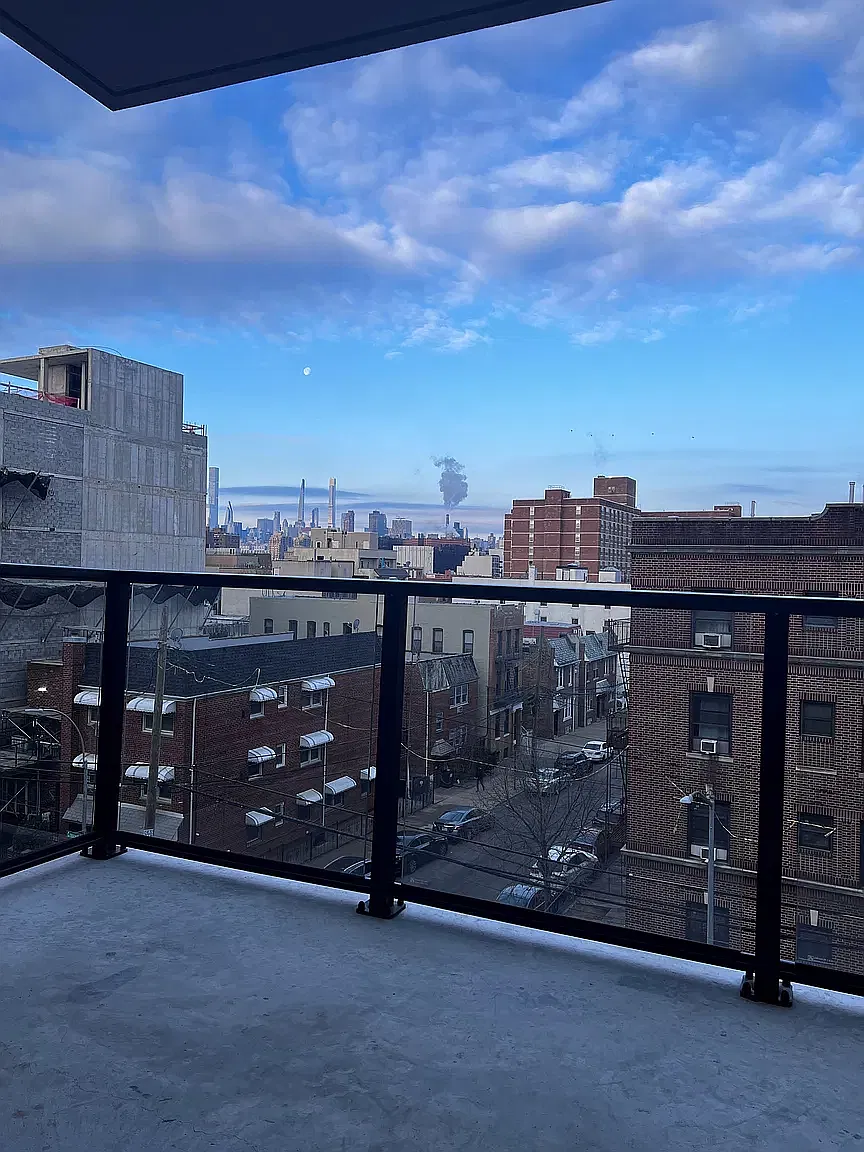 31-27 Crescent Street — Photo 2