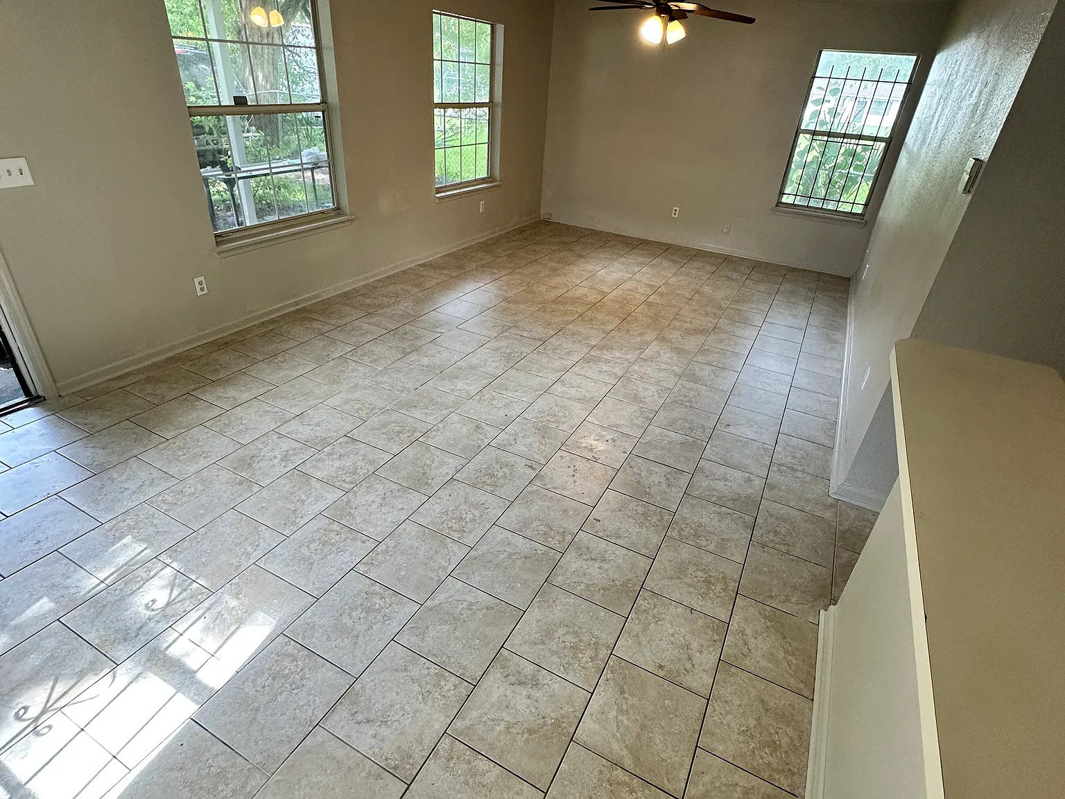 3 bed, 1103 sqft, $1,250 — Photo 3
