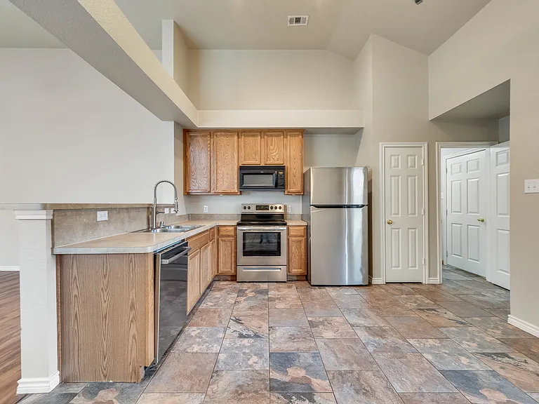 9005 Stewart St — Photo 7