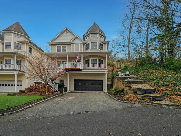 17 Bankside Drive N, Centerport, NY 11721