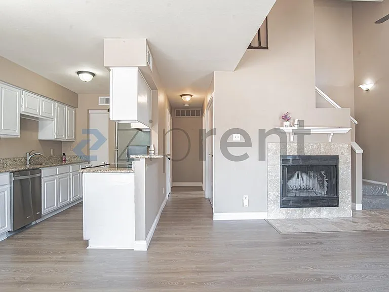 334 W Harwood Rd #A — Photo 8
