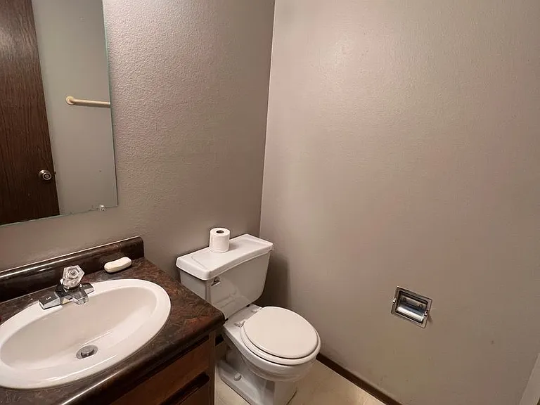 434 Hawaii Ct — Photo 10