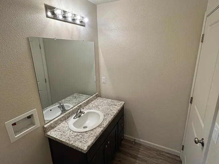 1465A E Ash Ave — Photo 8