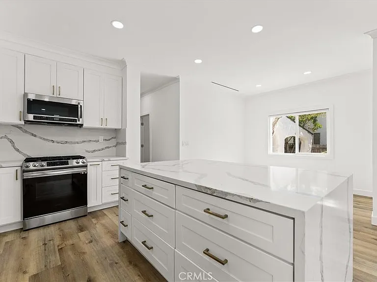 2216 Veteran Ave — Photo 9