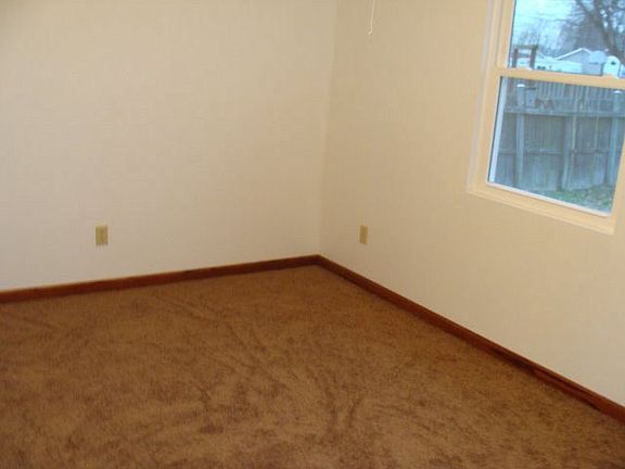 5th image of 112 Napoleon Ln