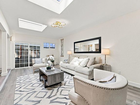 4th image of 2551 Wentworth Dr