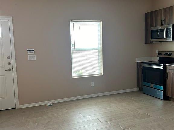 4th image of 3109 W Kenwood St #4