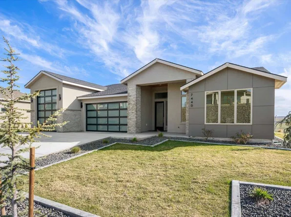 7440 W 22nd Pl, Kennewick, WA 99338