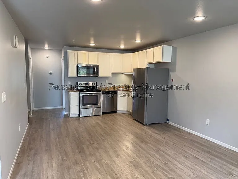 808 7th Ave S #3 — Photo 4
