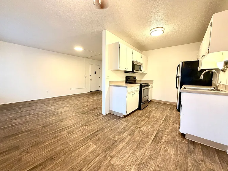 Hudson Court — Photo 11