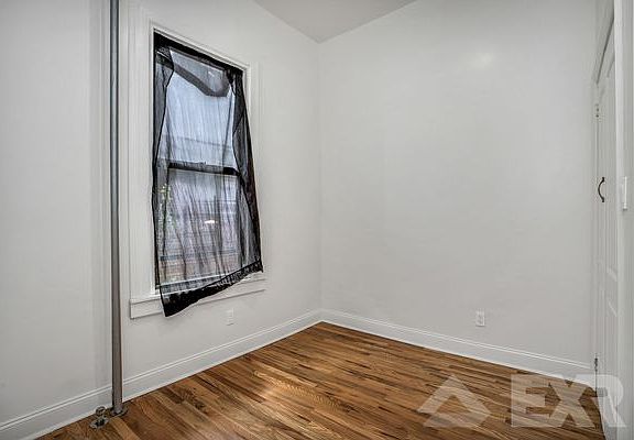 3rd image of 853 Putman Ave #1E