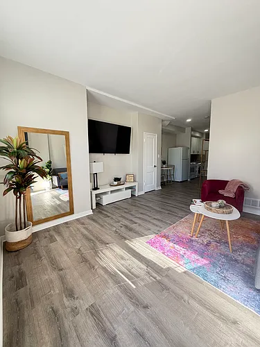 1524 Queen St NE Photo 1