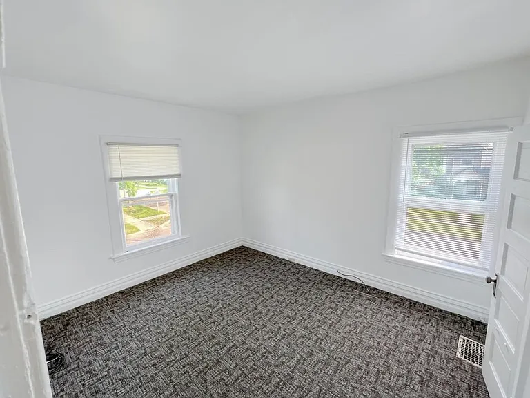 832 Oak St — Photo 8