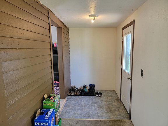 3rd image of 320 8th St SE #B