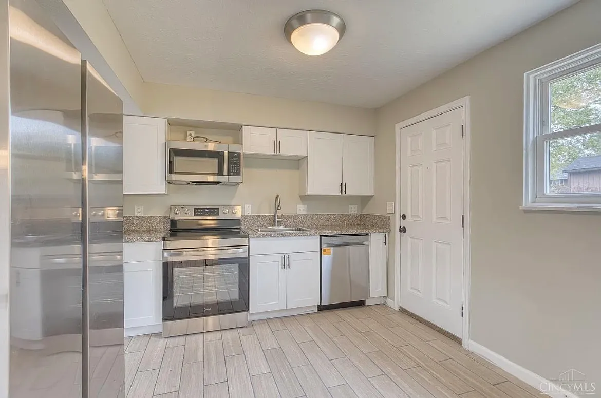 4 bed, 1625 sqft, $2,500 — Photo 2