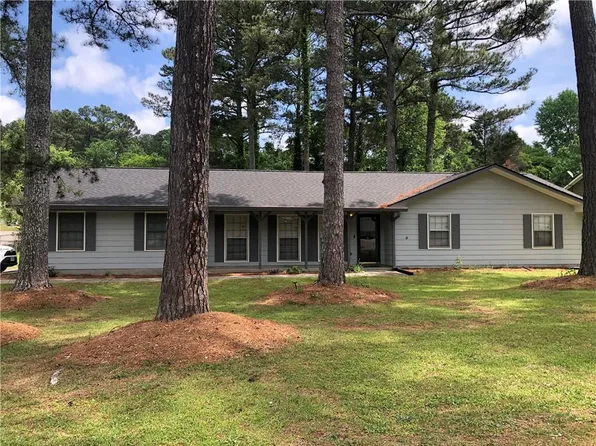 35 Fairfield Dr, Ellenwood, GA 30294