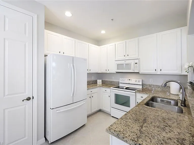 1423 Santiago Cir #1702 — Photo 11