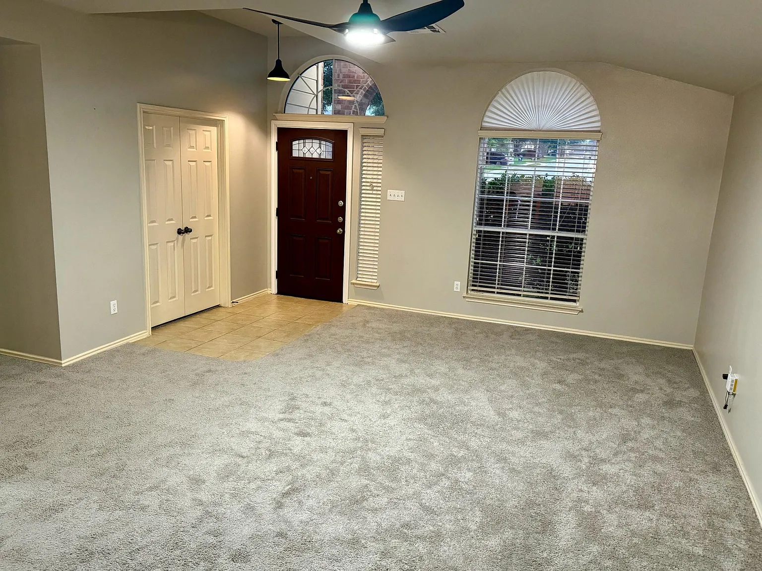 3 bed, 1957 sqft, $2,099 — Photo 3