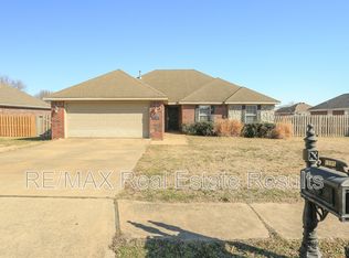 1592 Hutchinson St, Pea Ridge, AR 72751
