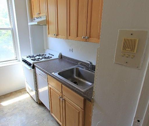 4th image of 6561 Saunders St APT 6KK