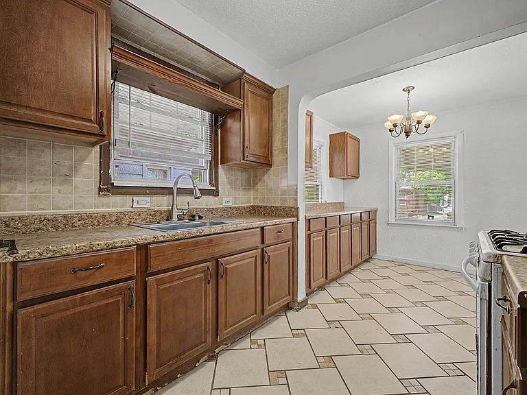 4580 Westland St — Photo 11
