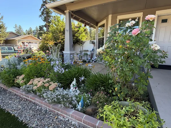 404 Lindilu Ln, Cave Junction, OR 97523