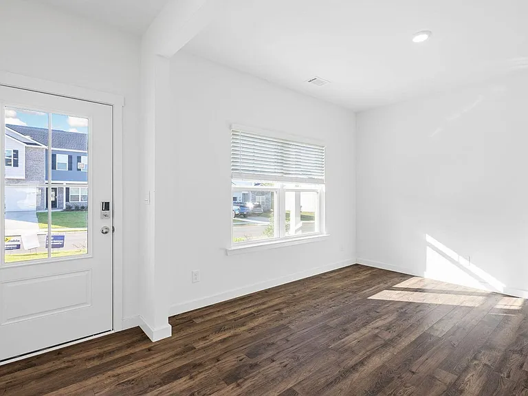 3729 Hawks Creek Dr — Photo 5
