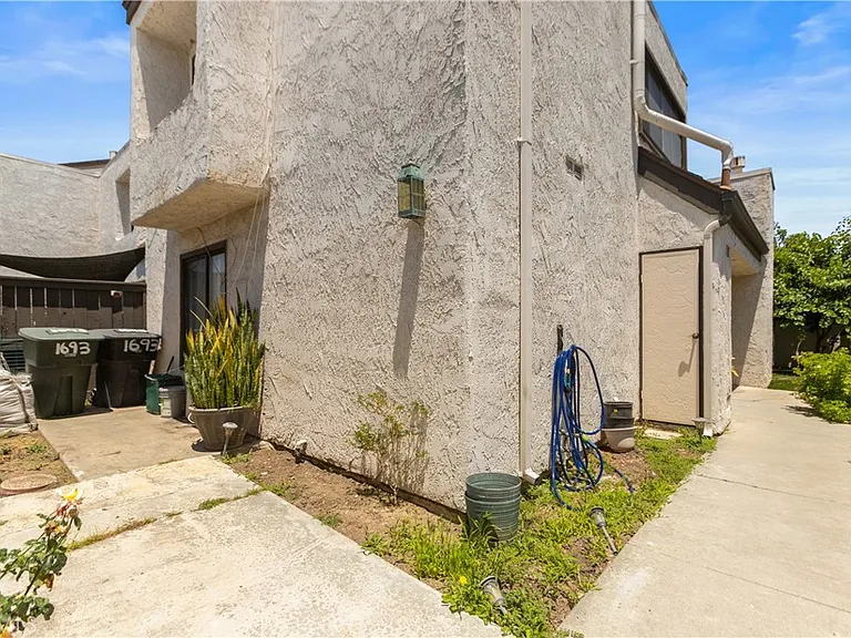 1693 S Heritage Cir — Photo 38