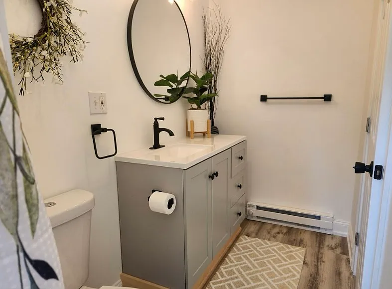 Fully Remodeled House with Assigned Parking — Photo 4
