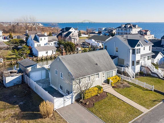2nd image of 855 W Bay Dr