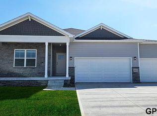 6411 Harvest Dr, Papillion, NE 68157