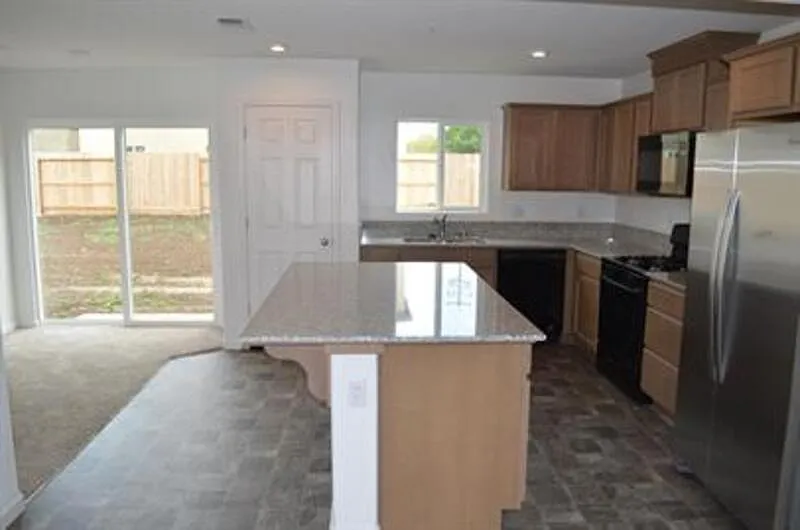 4 bed, 3.0 bath, 1769 sqft, $2,250 — Photo 4
