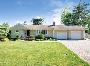 11 Lilac Dr, Syosset, NY 11791