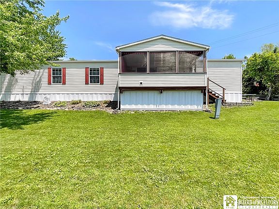 3rd image of 157 Greenhurst Village Dr