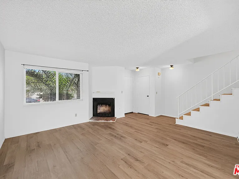 19221 Sherman Way #40 — Photo 5