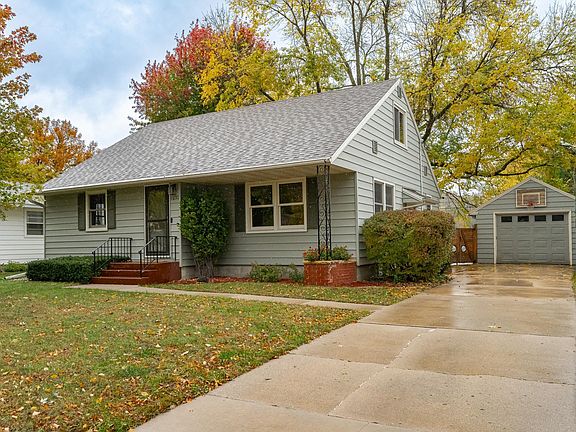 2nd image of 1630 3rd Ave NE