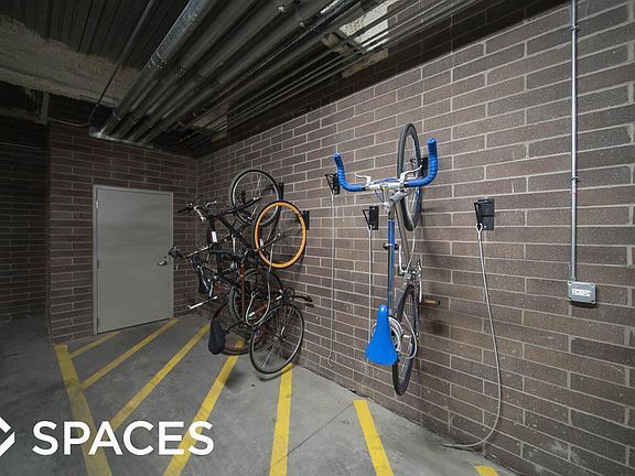 4th image of 1550 W Fullerton Ave