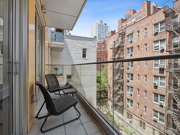 4th image of 337 E 62nd St #4D