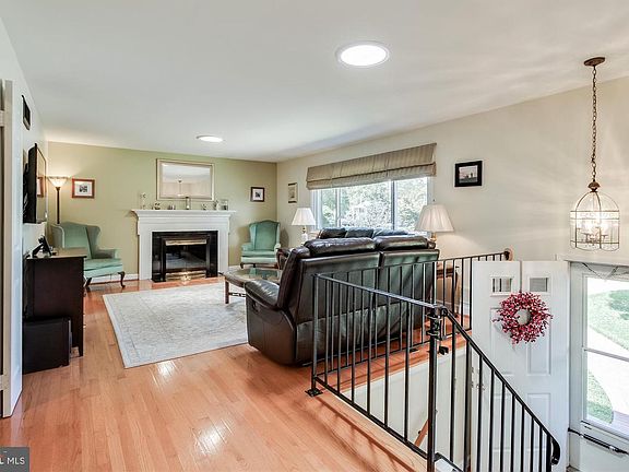 5th image of 5603 Hereford Ct