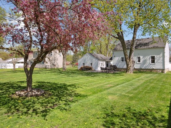5563 Central Dr, Monroe, MI 48161