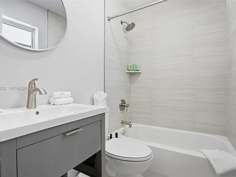 1301 NE 16th Ter #9 — Photo 12