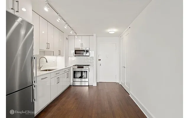 Rented by Douglas Elliman | media 26